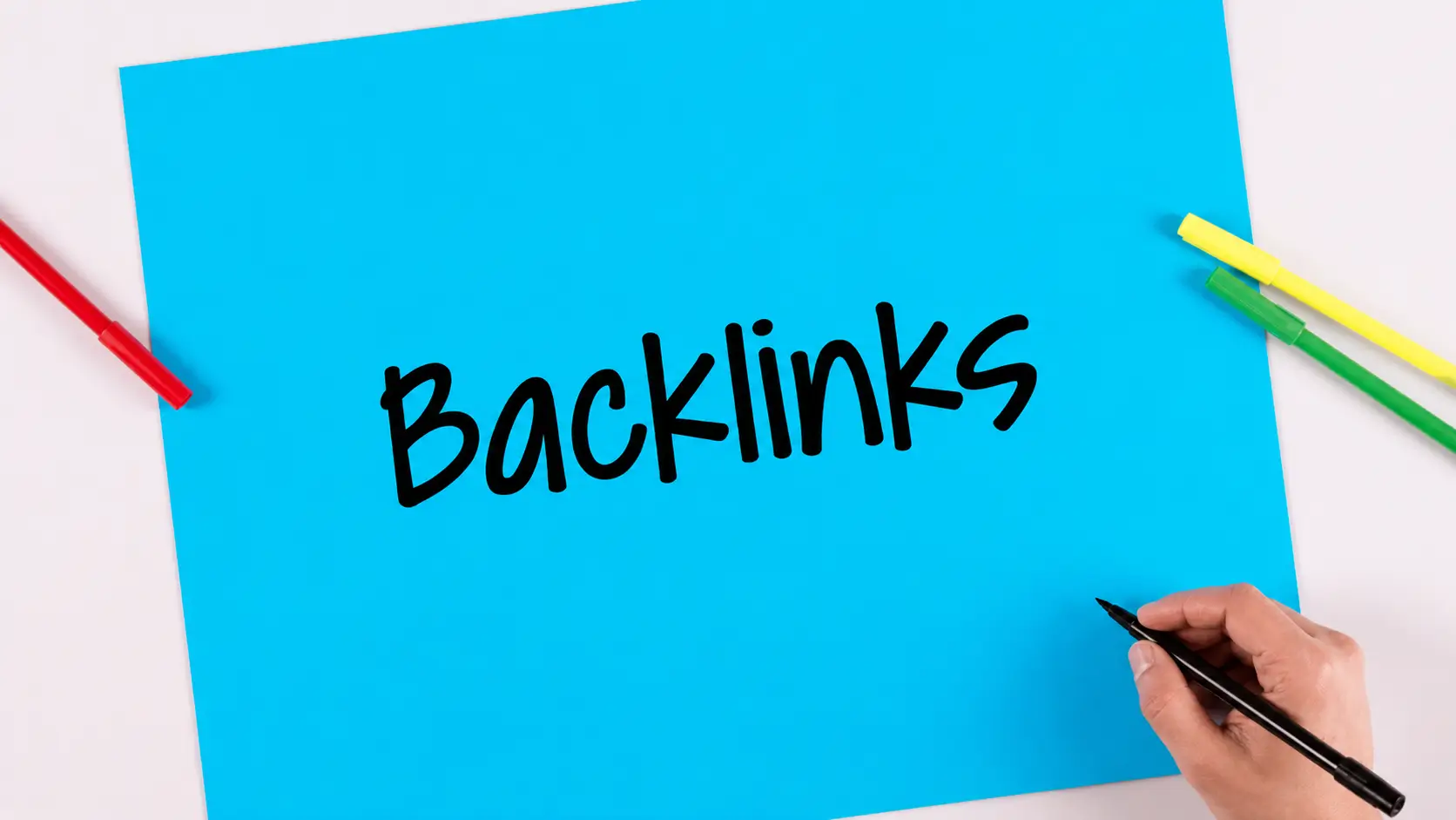 Τι είναι τα backlinks: η έννοια των backlinks και η σημασία τους για το SEO, με τον όρο Backlinks γραμμένο σε μπλε φόντο.
